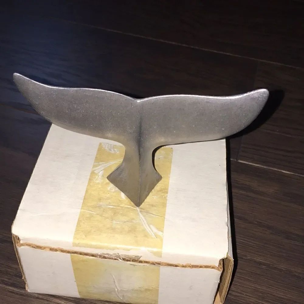 Hawaii Whale tale tail metal heavy paper weight ornament ISI 🐳